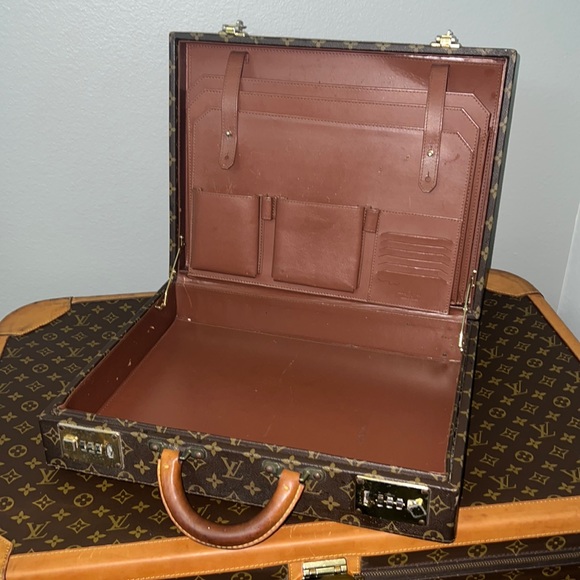 S O L D 🔥 Vintage Lv Briefcase - Picture 3 of 8